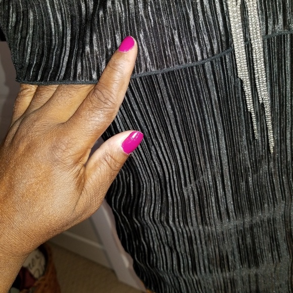 Blouse in Black and Dark Red - Picture 7 of 8